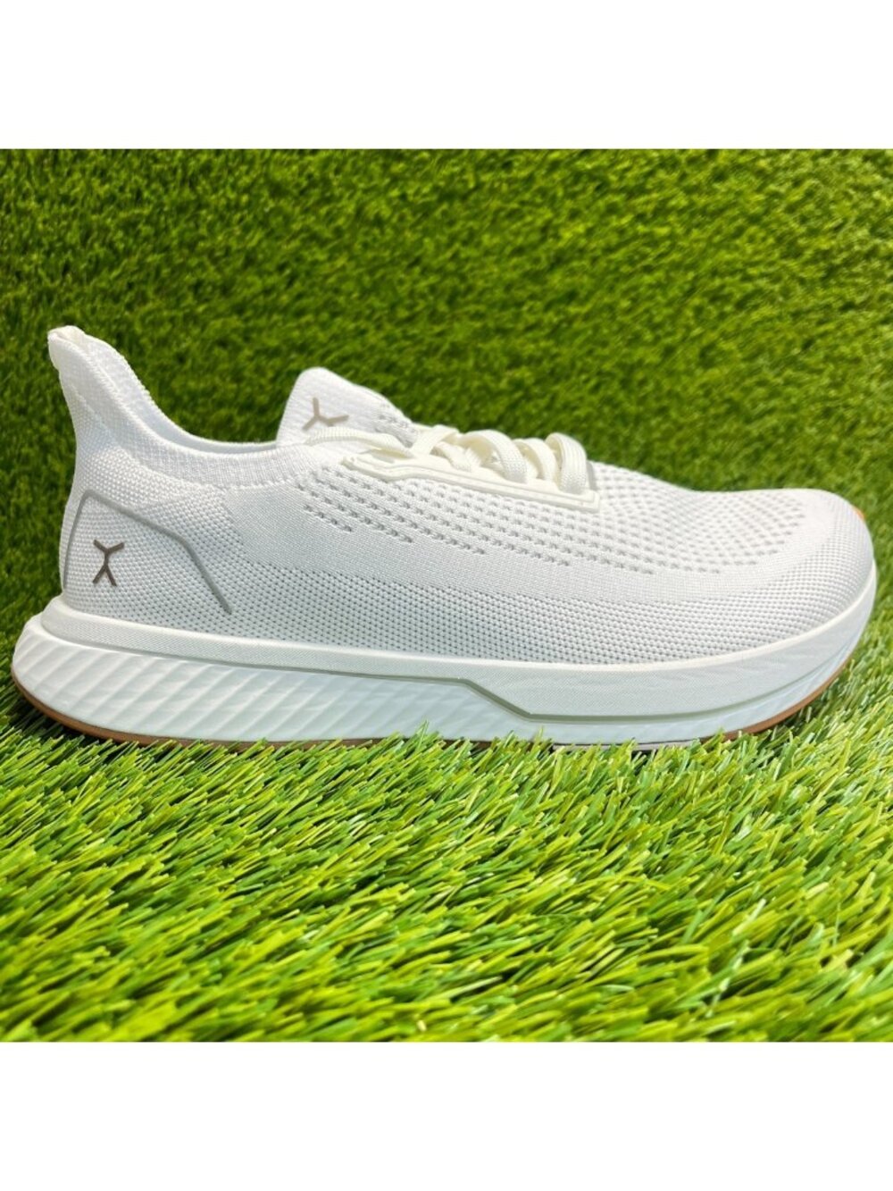 Flux Adapt Runner White Gum Mens Size 8 Womens Size 9.5 Running Athletic Shoes
